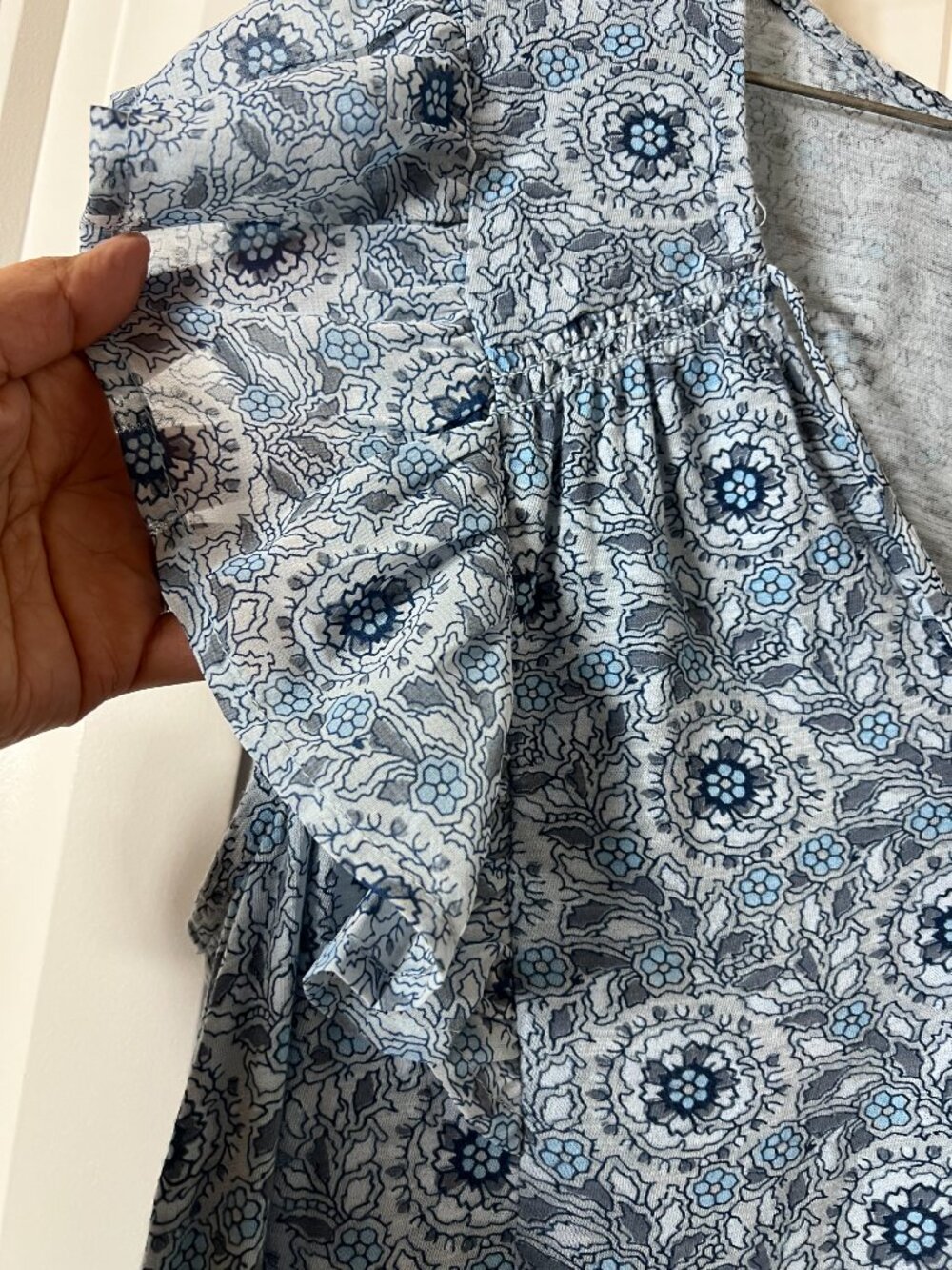 Lucky Brand Floral Medallion Boho Flutter Sleeve Knit Blouse Blue Gray L - Picture 4 of 11